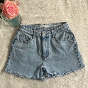 Pacsun Mom Short. Size 24 color blue. In very good condition.
